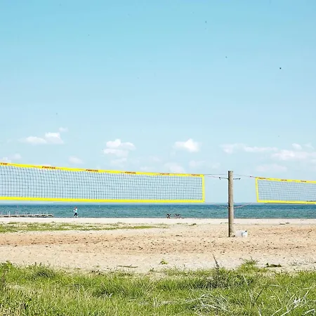 4 Person On A In Appartement