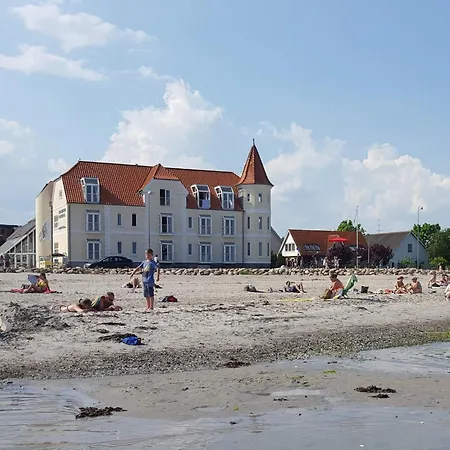 4 Person On A In * Hejls