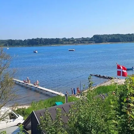 4 Person On A In * Hejls