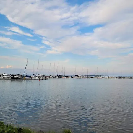 4 Person On A In Apartamento