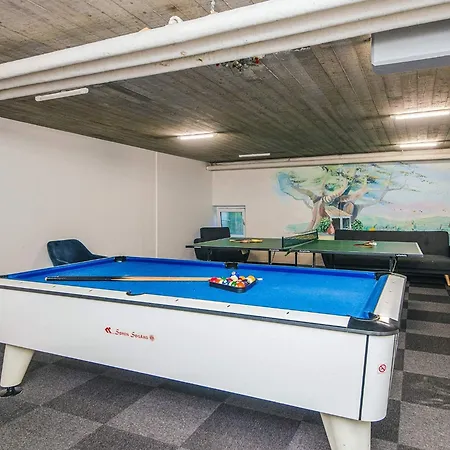 4 Person On A In Hejls