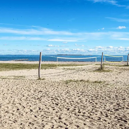 4 Person On A In Apartamento