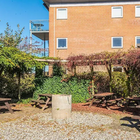 4 Person On A In Appartement *