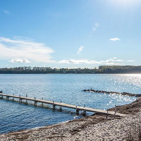 4 Person On A In Apartamento