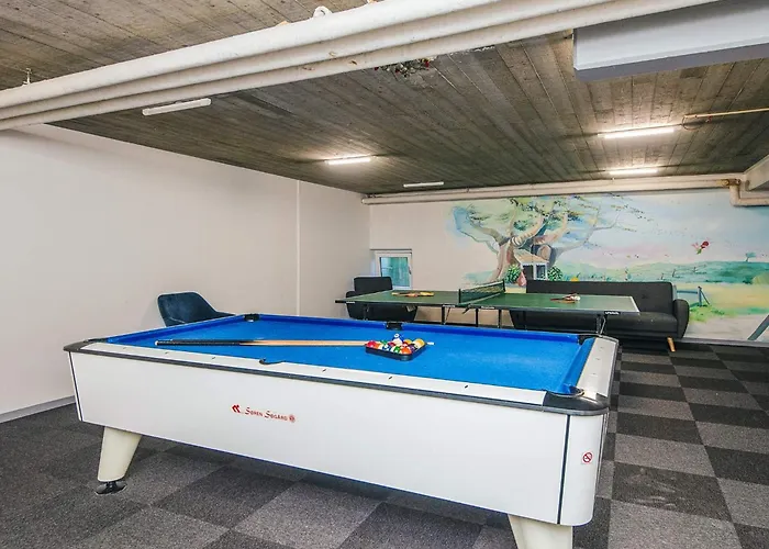 4 Person On A In Hejls