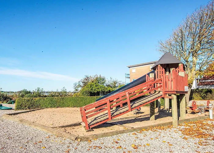 4 Person On A In * Hejls