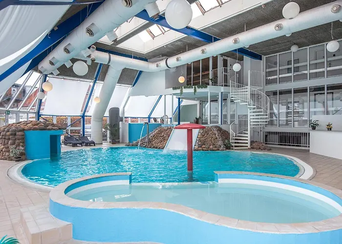 4 Person On A In Appartamento